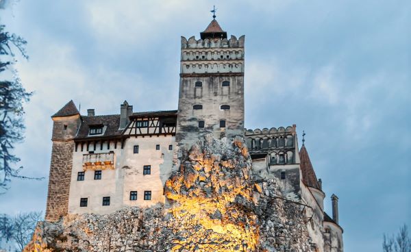 Castelul Bran este o vizită obligatorie la fel ca şi numeroasele biserici medievale/ Foto: Castelul Bran - Facebook