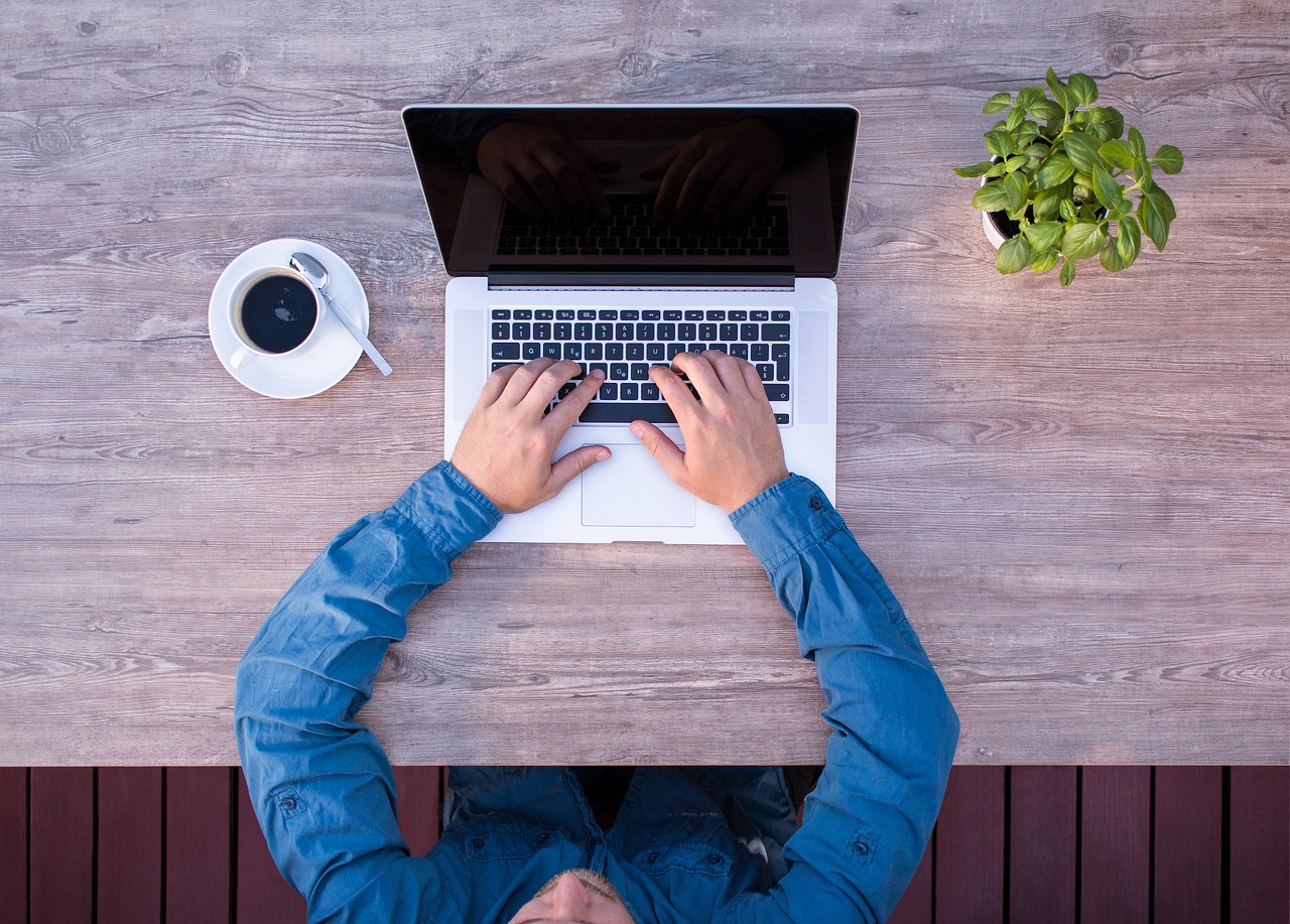 Cetăţenii din afara graniţelor ţării pot accesa servicii consulare online  Foto: pixabay.com