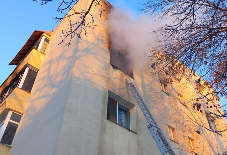 Incendiu bloc de locuințe