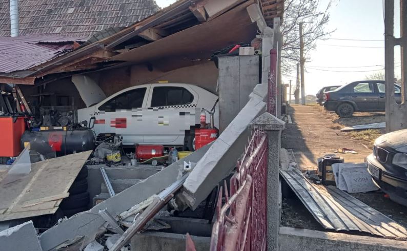 O mașină a explodat în Turda/Foto: ISU Cluj