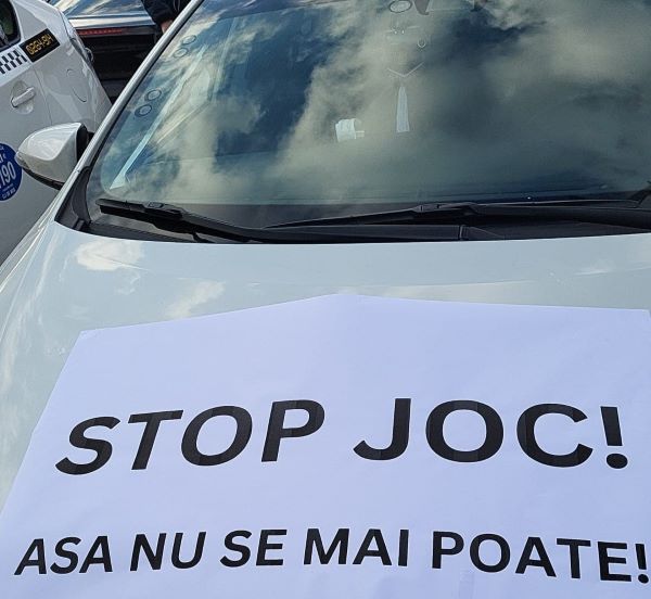 Locul camioanelor a fost luat de taximetriști/ Foto: Asociația de Monitorizare Taxi Transilvania - Facebook