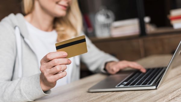 Un sfert dintre consumatori au în plan să cumpere autovehicule online Foto: depositphotos.com