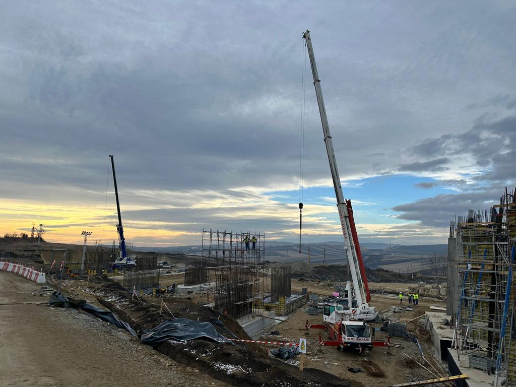 Constructorii de pe DX A3-DN1 au început anul în forță. FOTO: Facebook/ CNAIR