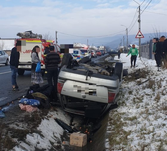 Mașină răsturnată în Cășeiu