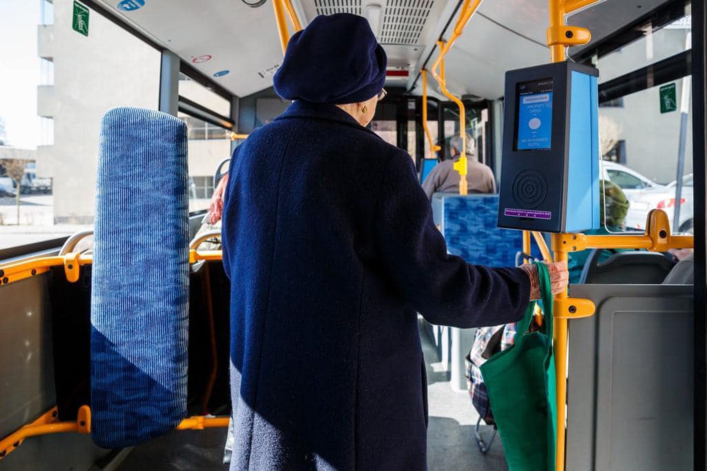 Mai mulți pesionari din Cluj-Napoca vor beneficia de transport în comun gratuit. FOTO: Muncipiul Cluj-Napoca/ Facebook