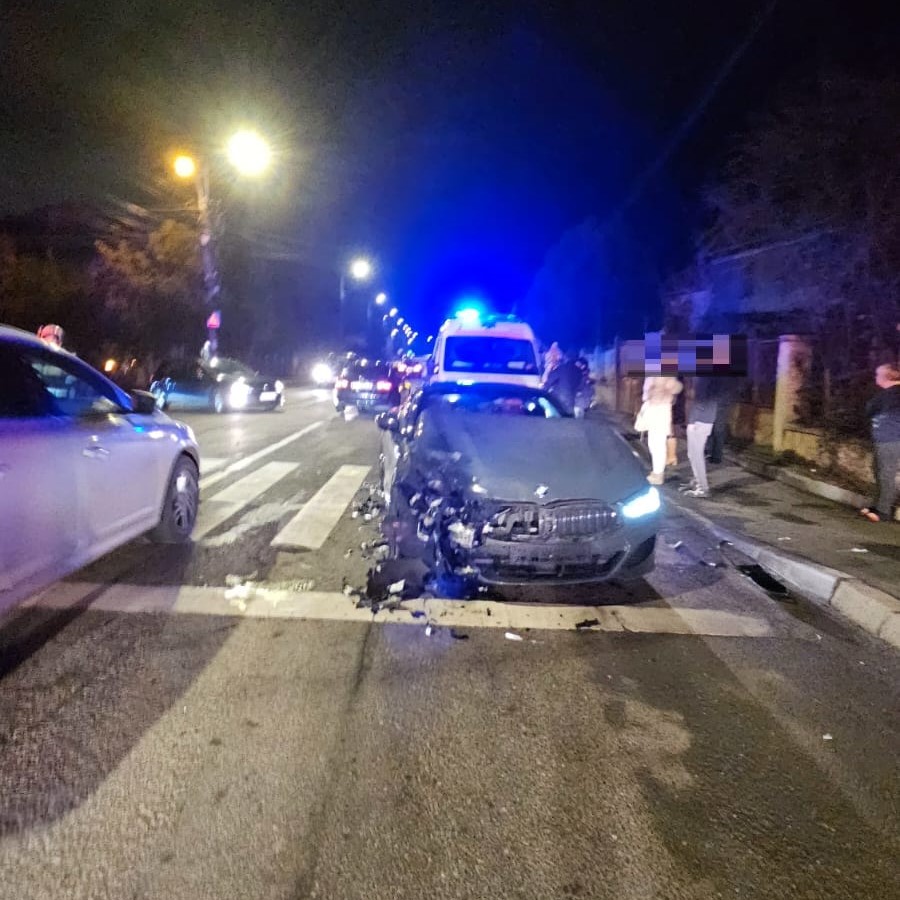 Accident cu două mașini