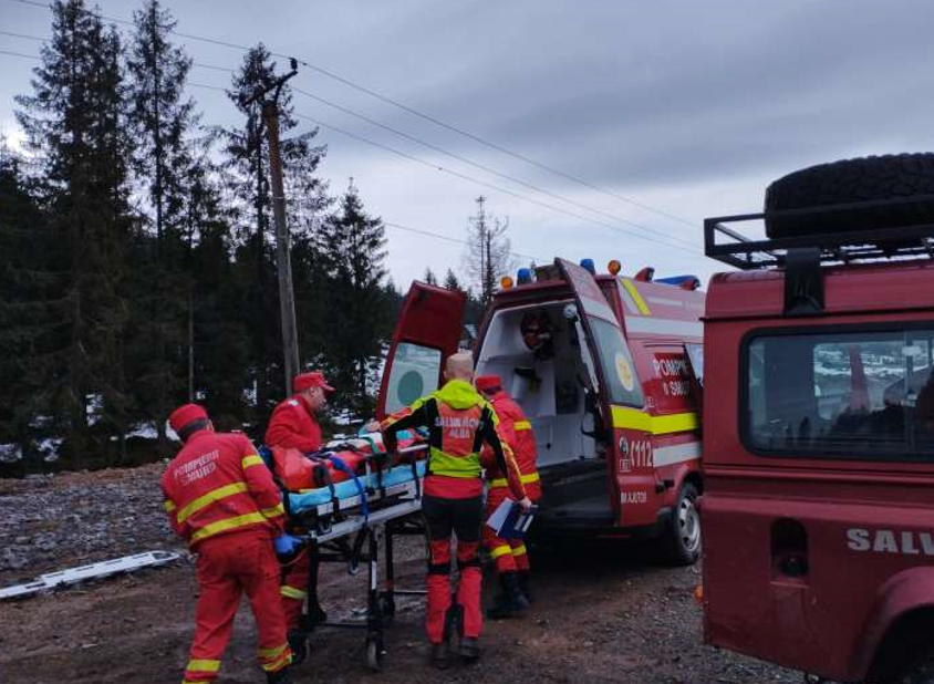 O tânără s-a răsturnat într-o râpă cu un ATV