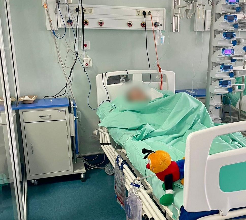 O fetiță de 8 ani a scăpat de dializă după ce mama i-a donat un rinichi/ Foto: Agentia Nationala de Transplant - Facebook