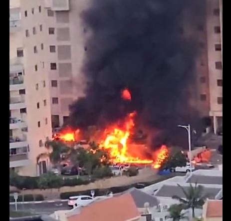 Familiile unor ostatici reclamă organizaţia islamistă Hamas la Curtea Penală Internaţională  Foto: Israel sub atac masiv de rachete/Foto: World Today Facebook.com