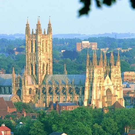 Catedrala din Canterbury a găzduit prima sa cursă cu clătite din secolul al XXI-lea