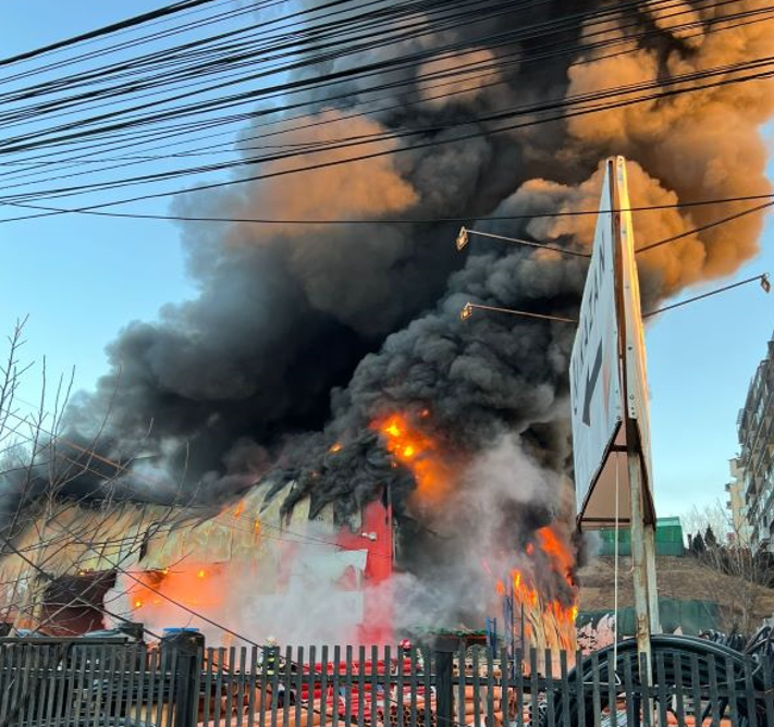 Incendiul devastator de la o hală din Baciu
