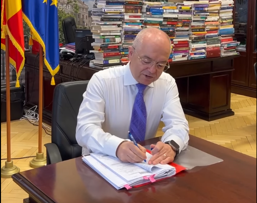 Primarul Emil Boc a semnat autorizația de construire pentru Muzeul personalităților clujene/Foto: Emil Boc Facebook.com