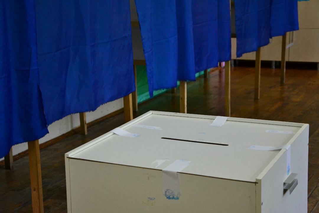 Liderii PSD şi PNL vor anunţa la ora 19