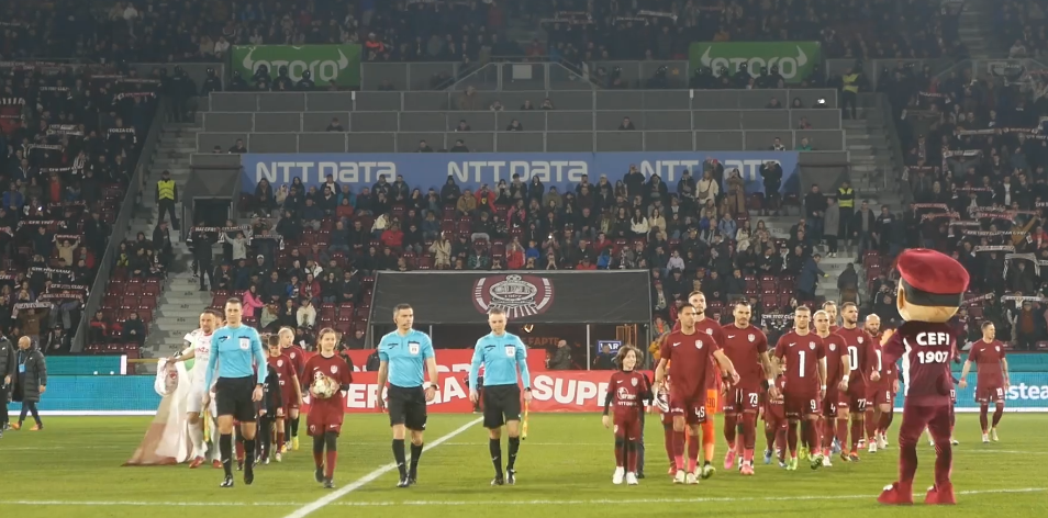 Moment emoționant înaintea meciului dintre CFR Cluj și Dinamo București. Captură ecran/ Facebook- Fotbal Club CFR 1907 CLUJ