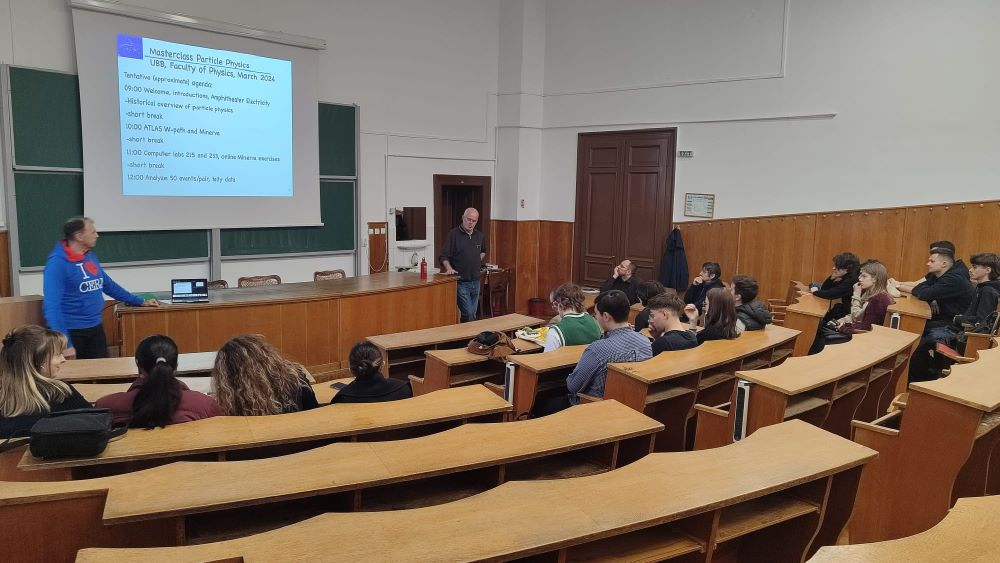 Zeci de elevi clujeni au avut ocazia să își aprofundeze cunoștințele despre fizica particulelor