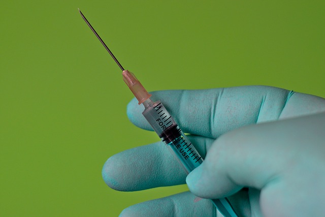 Un bărbat s-a vaccinat cu peste 200 de doze de vaccin anti-covid. Sursă foto: Pixabay.com