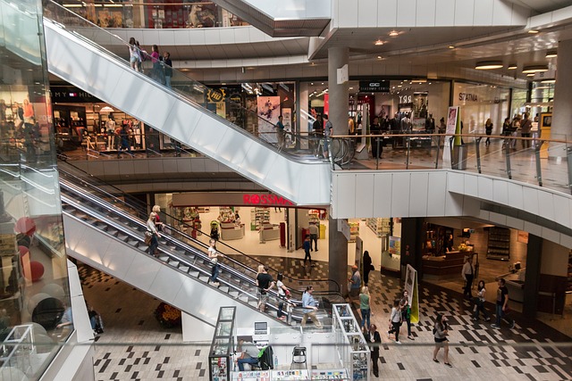 Senatul a adoptat o propunere legislativă prin care se reglementează acordarea de prim-ajutor calificat în centrele comerciale cu o suprafaţă mai mare de 2.000 metri pătraţi/ Foto: pixabay.com