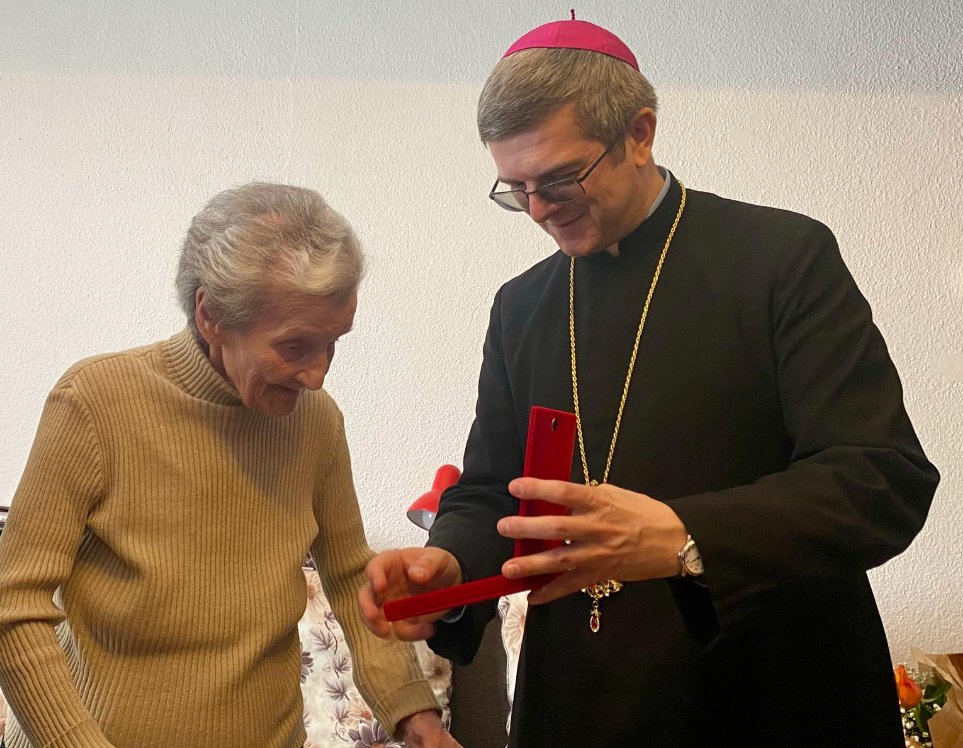 O călugăriţă în vârstă de 107 ani