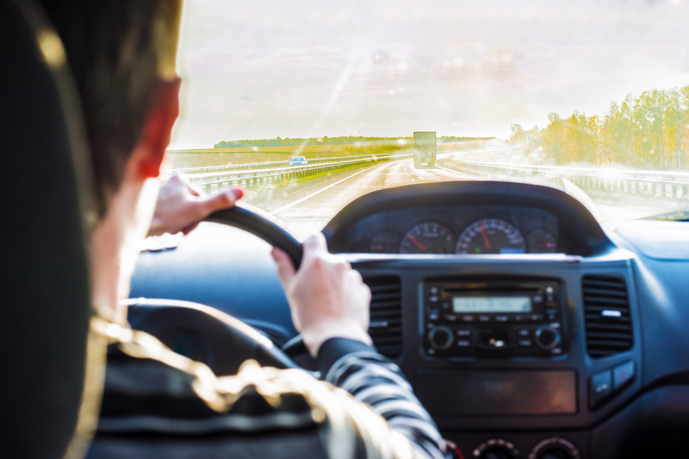 Examenul teoretic pentru obținerea permisului de conducere poate fi dat oriunde în țară . Sursă foto: depositphotos.com