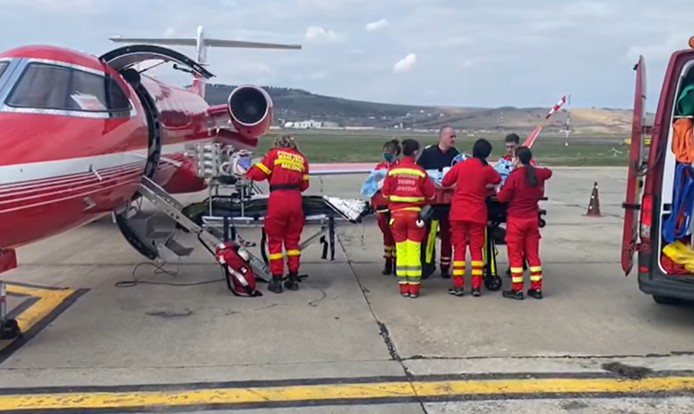 Tânăra electrocutată a ajuns în Timișoara/ Foto: Inspectoratul General de Aviatie al M.A.I. - Facebook