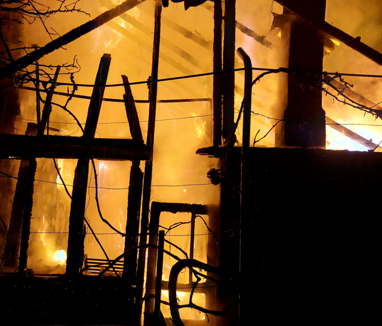 Incendiu devastator în Cuzdrioara. O locuință a fost cuprinsă de flăcări