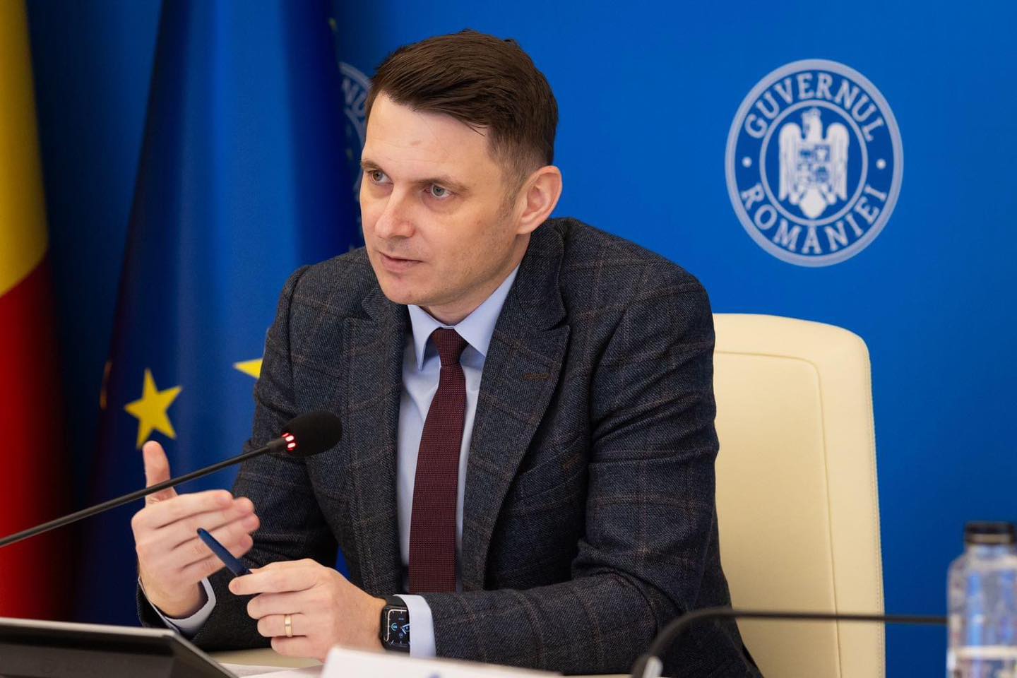 Mircea Abrudean: „Modernizarea şi consolidarea administraţiei publice reprezintă o prioritate strategică a Guvernului”. FOTO: Facebook/ Abrudean Mircea