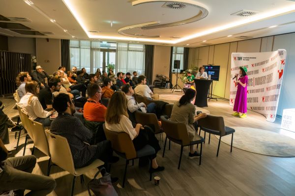 Drama Room este un program inițiat de Festivalul Internațional de Film Transilvania în 2021 și dedicat regizorilor