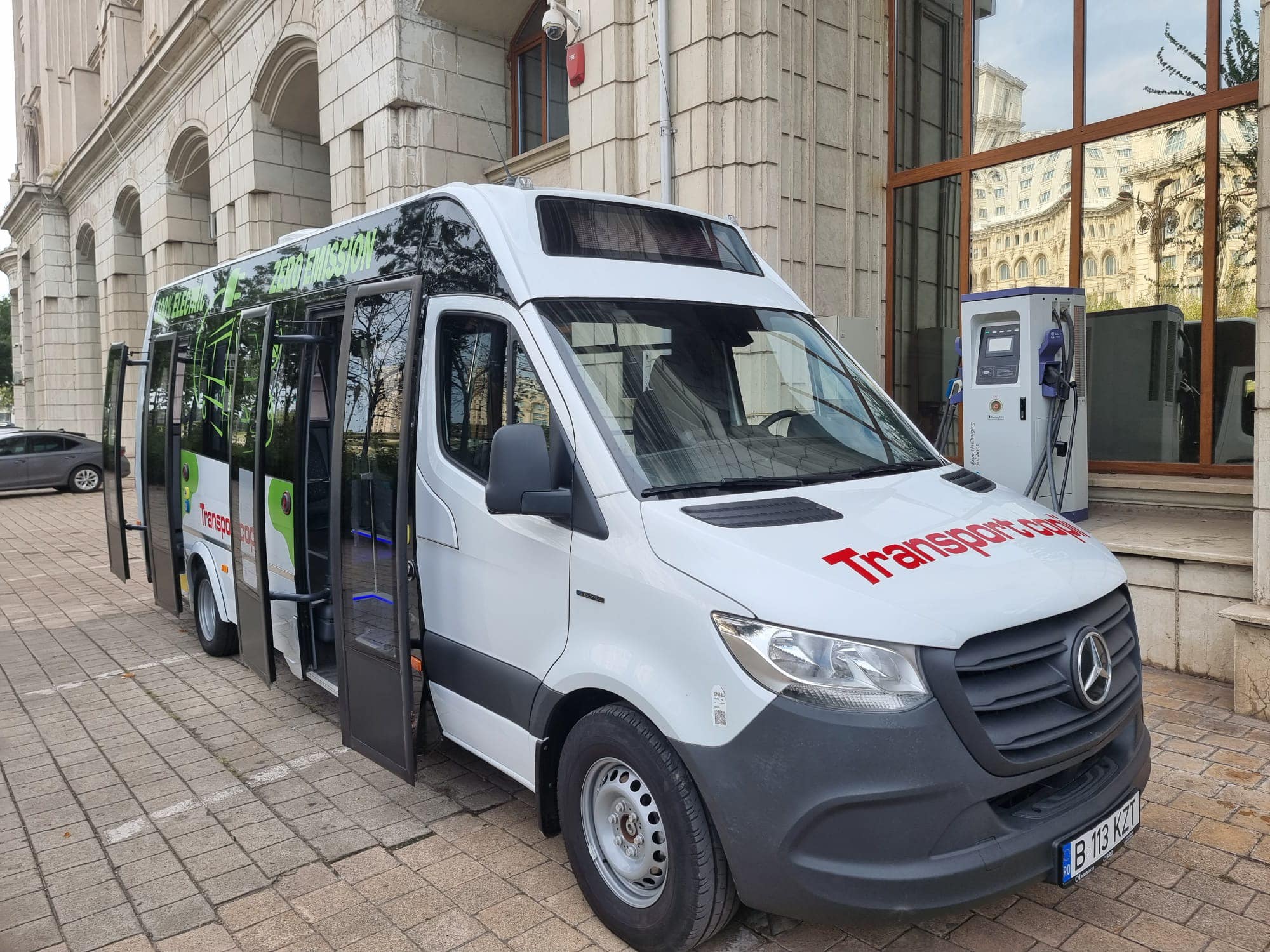 Microbuze electrice pentru elevi în toate comunele Clujului! FOTO: Facebook/ Cosmin Alexandru Iancu