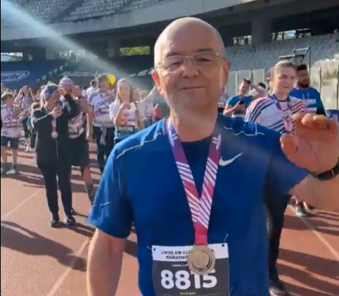 Primarul Emil Boc și-a început ziua de duminică alergând la Maratonul Internațional Wizz Air care se desfășoară la Cluj-Napoca/ Foto: Emil Boc - Facebook