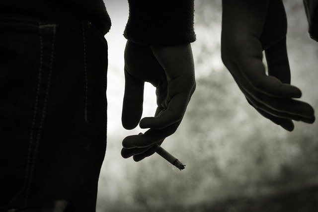 Un tânăr de 17 ani a fost reţinut de poliţişti şi