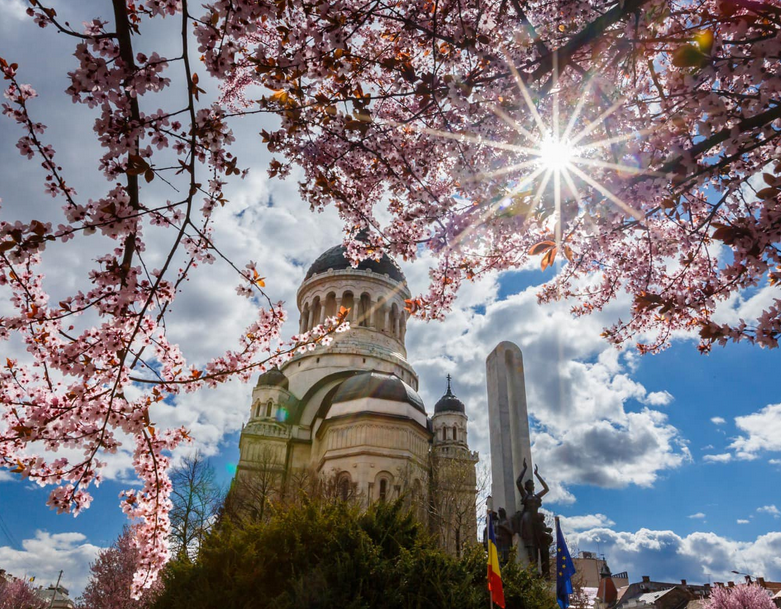 Primăvara a „îmbrățișat” municipiul Cluj-Napoca. Sursă foto: Facebook/ Emil Boc