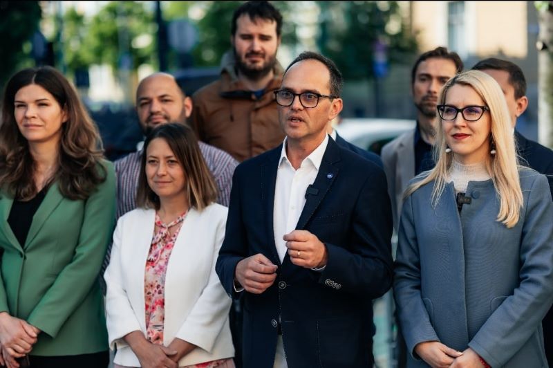 Alianța Dreapta Unită (ADU) a depus astăzi dosarele de candidatură și semnăturile de susținere cerute de legea electorală