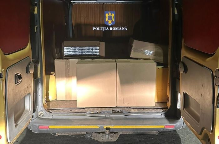 200.000 de țigarete fără timbru fiscal au fost depistate în mașina unui bărbat pe autostrada A3/ Foto: IPJ Cluj