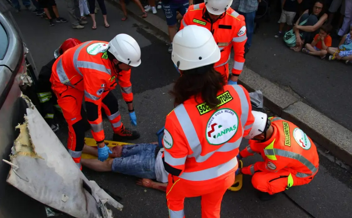 Salvatorii din Milano în timpul unei simulări. Foto: croceviola.org