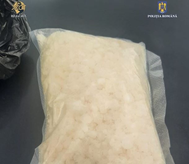 Bărbați reținuți de polițiștii clujeni pentru deținere și comercializare de substanțe psihoactive/Foto: IPJ Cluj