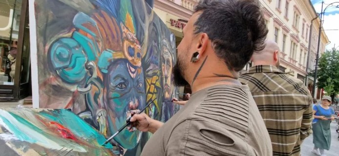 Cinci artiști sibieni și clujeni au oferit un spectacol de pictură live despre istoria tatuajului