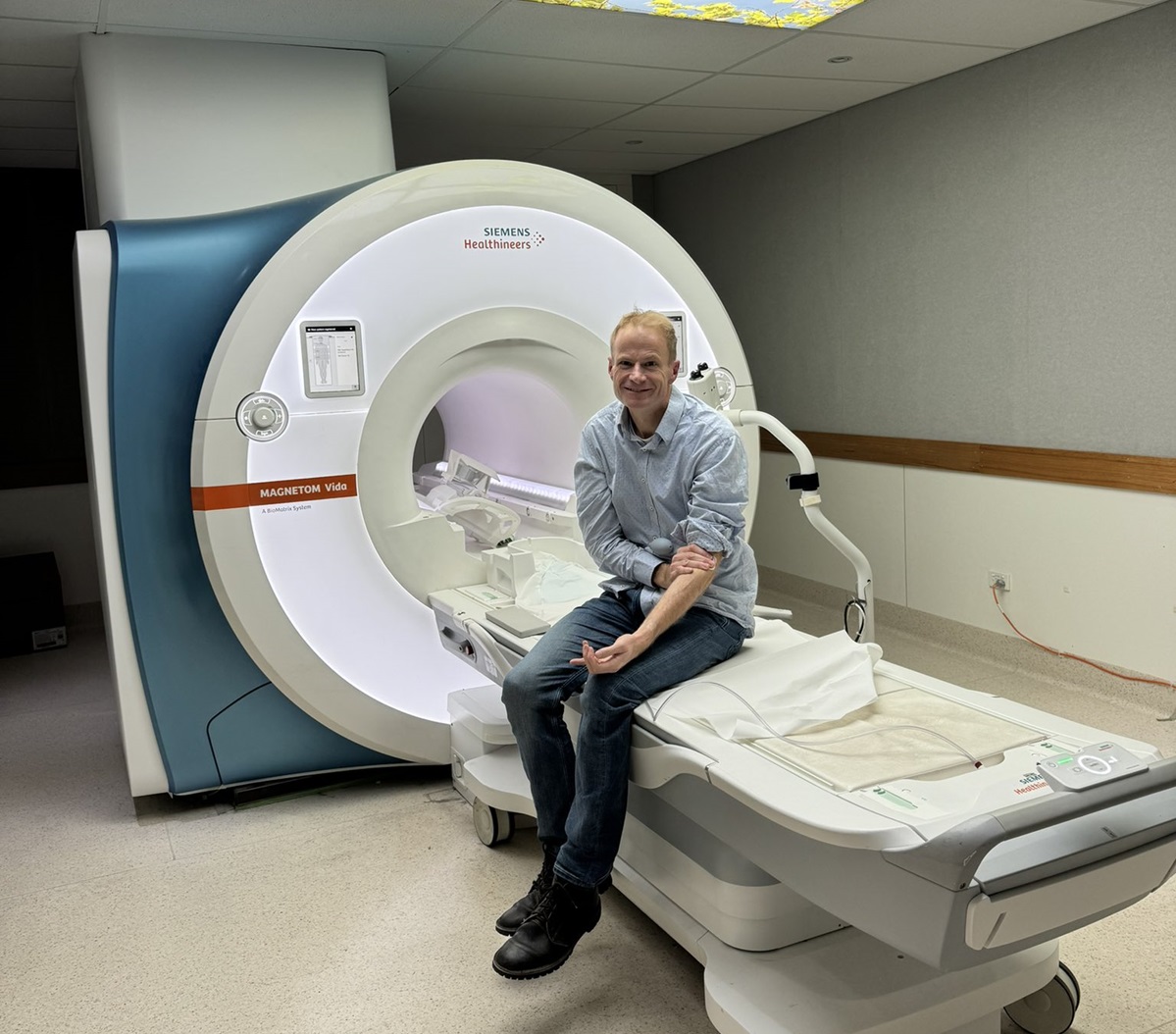 Un medic a scăpat de cancer după ce s-a tratat cu o metodă inventată de el. Foto: Richard Scolyer / X