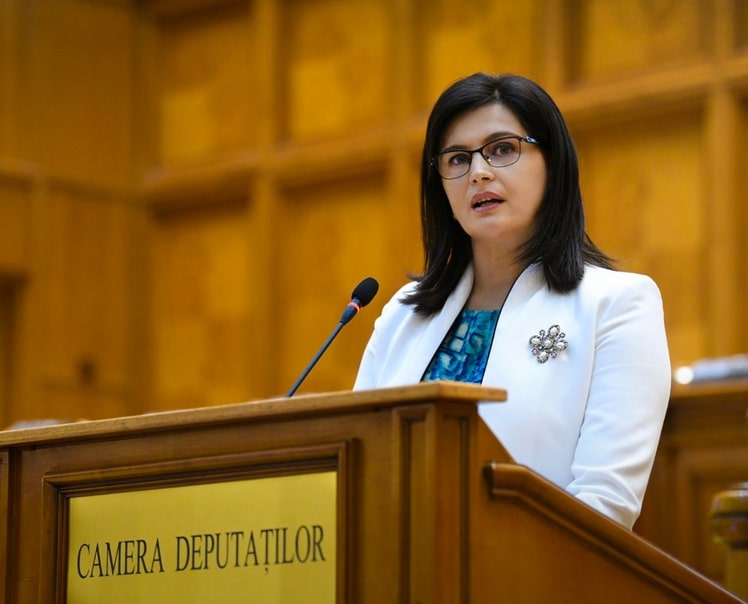 Cristina Burciu: „Legea înstrăinării părintești