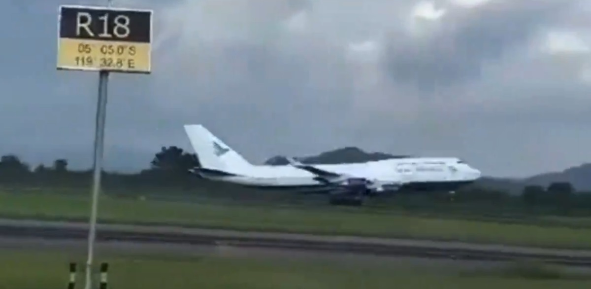 Motorul unui Boeing a luat foc la decolare. Sursă: captură MJTruthUltra / X