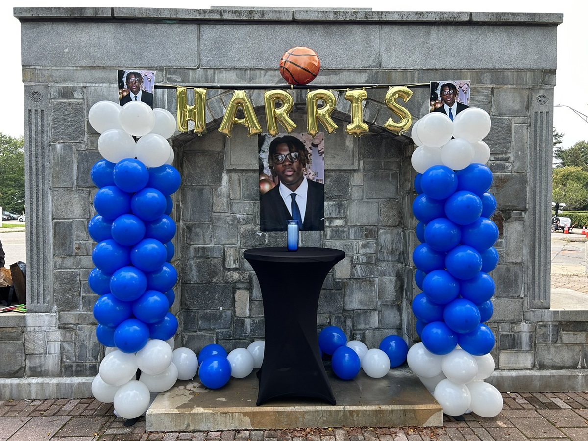 Comunitatea din Worcester la priveghi pentru Harris Wolobah