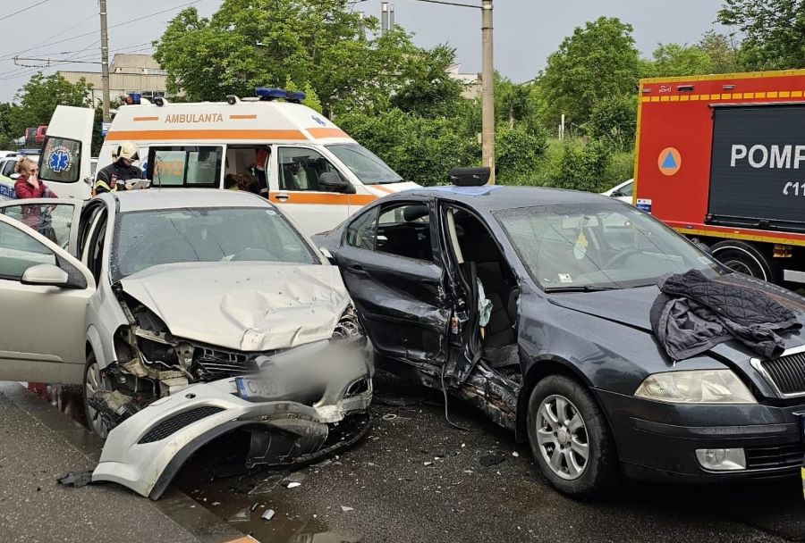 Accident pe Bulevardul Muncii/ Foto: ISU Cluj