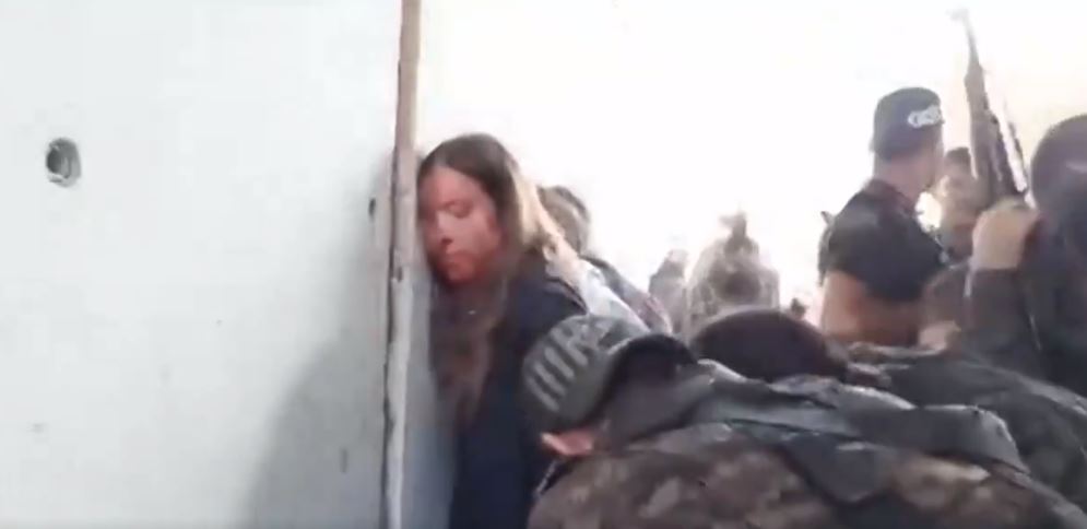 Imagini șocante cu femei luate ostatice din momentul atacului armat declanșat de Hamas în Israel/Foto: X