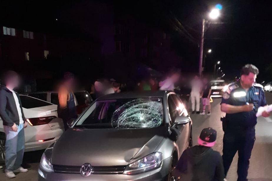 Bărbat lovit de mașină