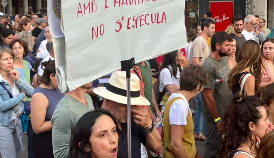 Mii de manifestanți împotriva supraturismului la Palma de Mallorca/Foto: UGT Illes Balears Facebook.com