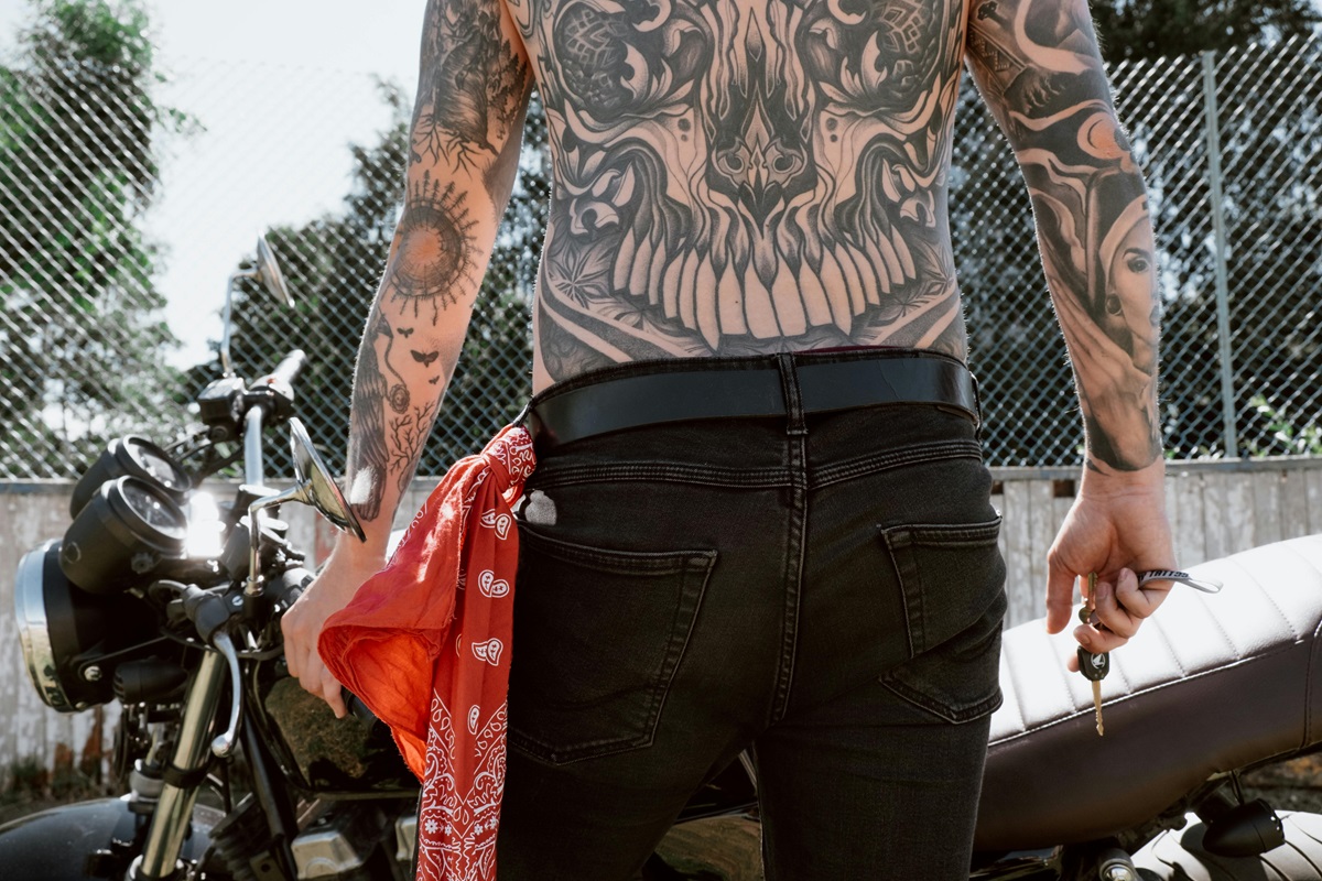 Un studiu suedez avertizează că tatuajele pot crește riscul de cancer. Foto: pexels.com