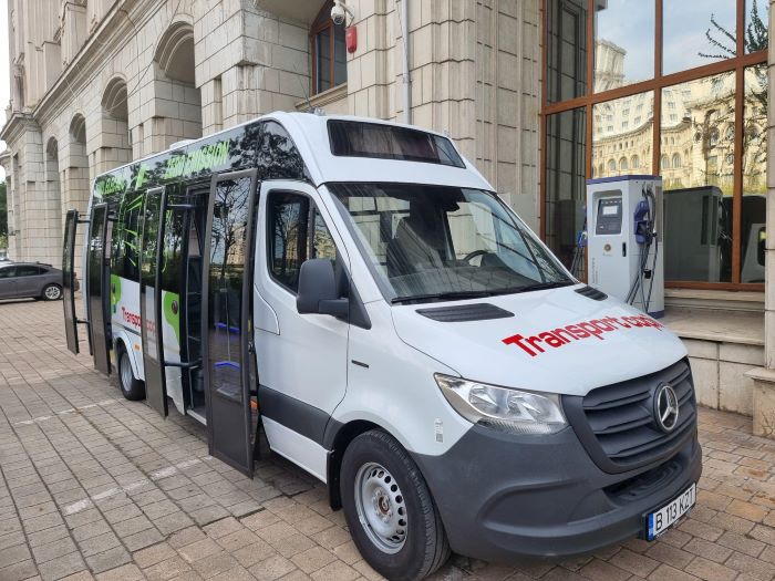 Microbuze electrice pentru elevi în toate comunele Clujului! FOTO: Facebook/ Cosmin Alexandru Iancu
