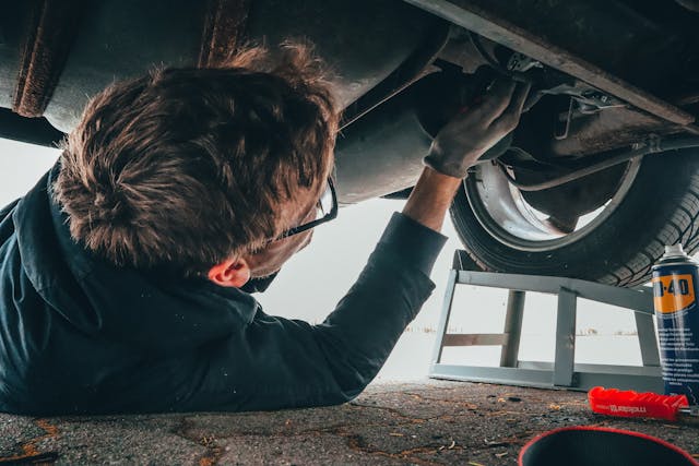 Unele service-uri şi firme de închirieri de vehicule practică preţuri excesive de reparaţie