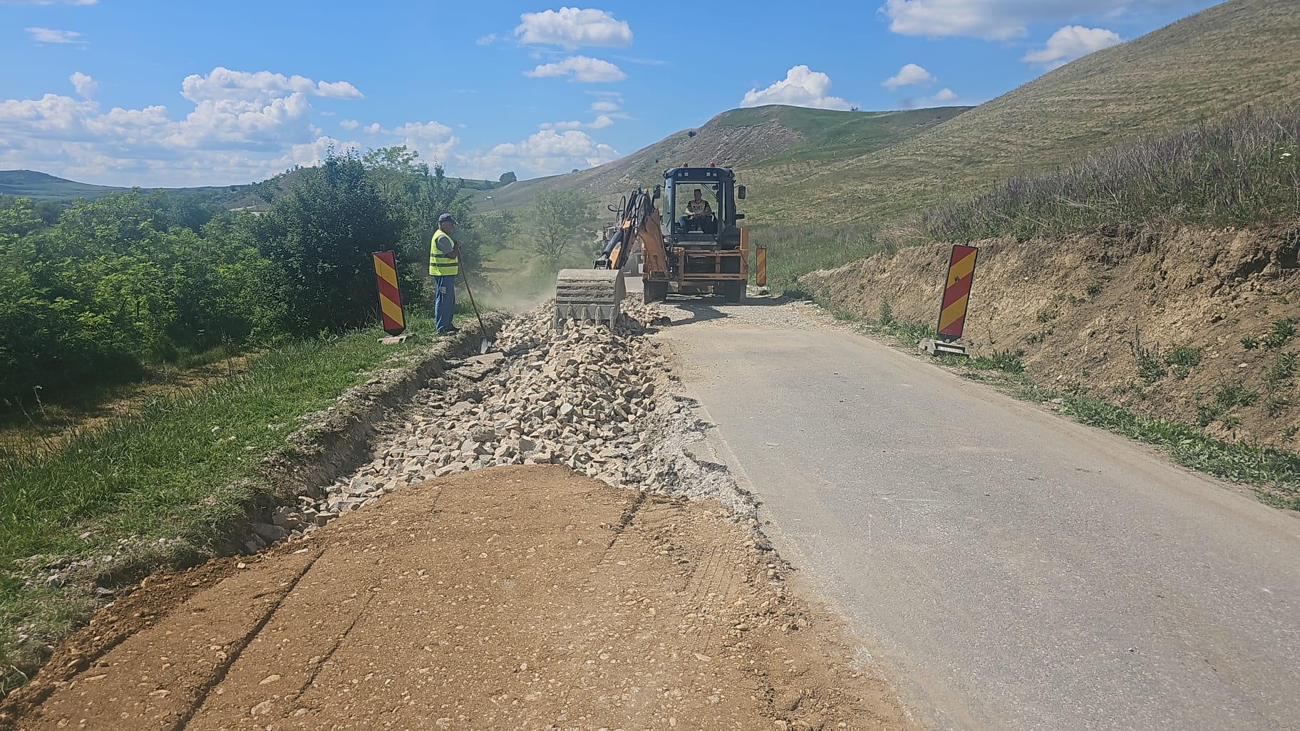 Lucrări de întreținere pe drumul județean DJ 161B Călărași – Călărași Gară/Foto: Consiliul Județean Cluj – comunicat de presă
