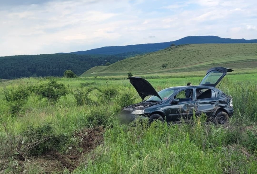 Accident rutier la ieşire din localitatea Deuşu/Foto: ISU Cluj