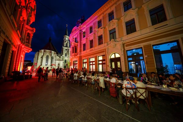 Clujenii s-au adunat la cea mai mare masă din municipiu
